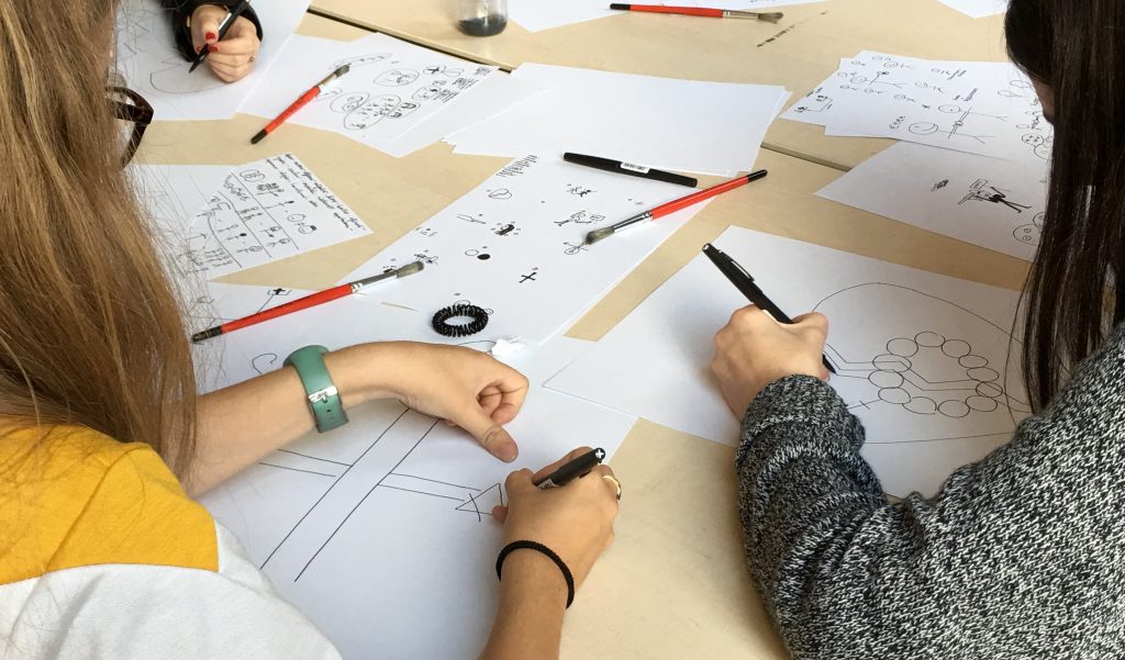 Exposition : déconstruire les préjugés sous forme graphique - Ensemble Scolaire Sainte-Thècle