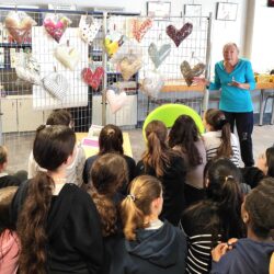 Remise des coussins coeur à la Ligue contre le Cancer